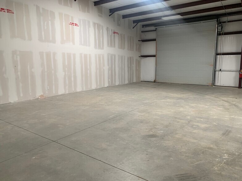 More Photos Of 215 Buford Dam Rd, Cumming Warehouse For Lease