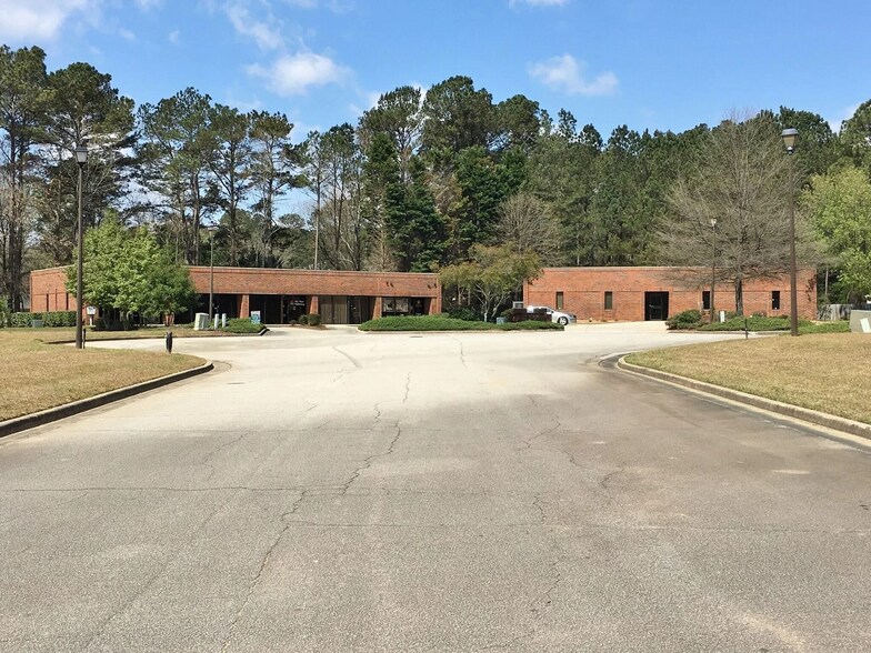 More Photos Of 120 Commerce Cir, Fayetteville Office For Sale