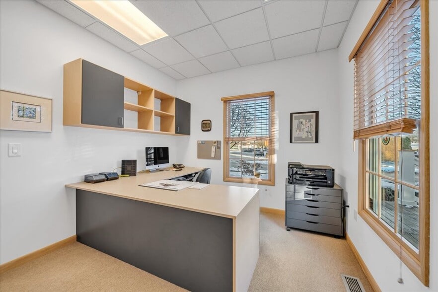 More Photos Of 907 W 14 Mile Rd, Clawson Office For Sale