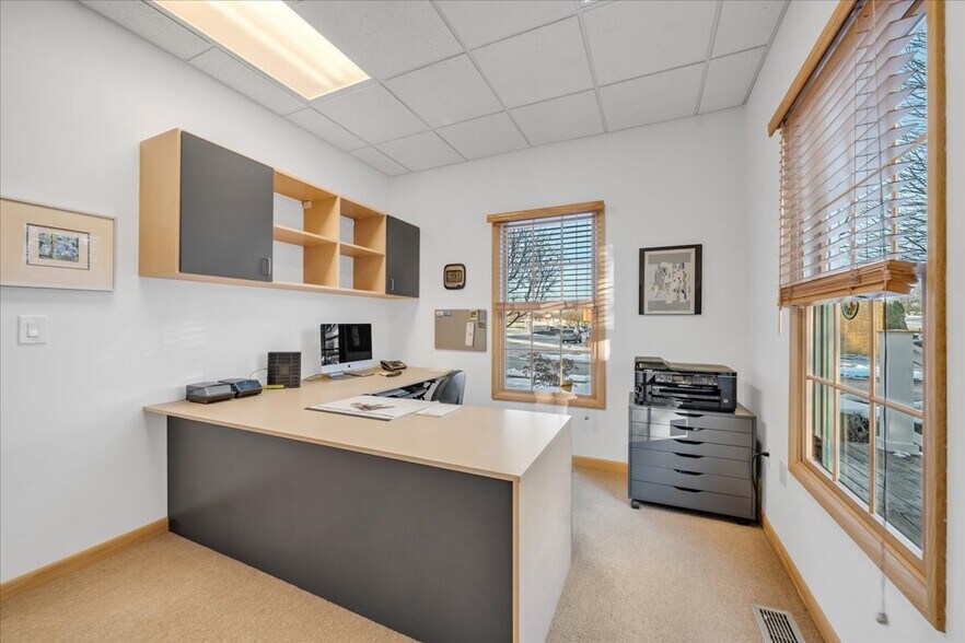 More Photos Of 907 W 14 Mile Rd, Clawson Office For Sale