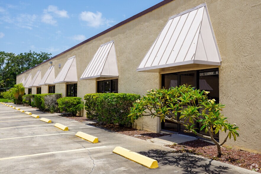 More Photos Of 1340 Clearmont St NE, Palm Bay Flex For Lease