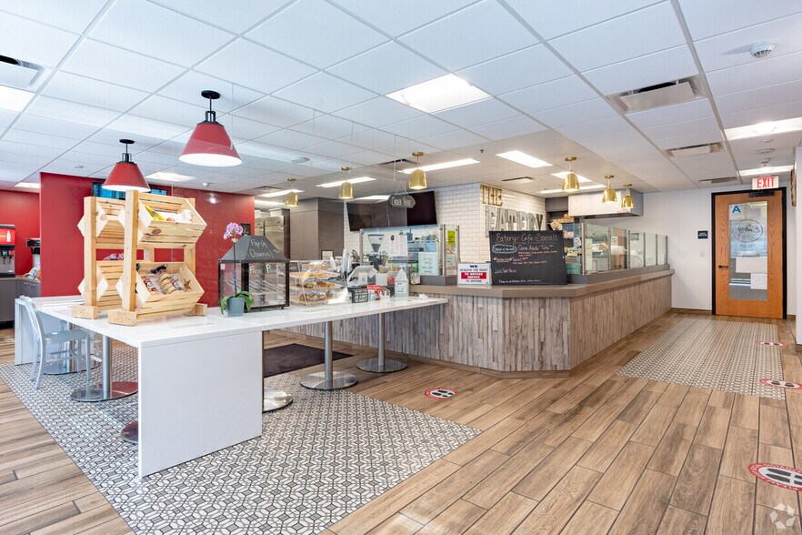 More Photos Of 16133 Ventura Blvd, Encino Office For Lease