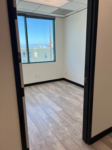 More Photos Of 14925-14945 Ventura Blvd, Sherman Oaks Office For Lease