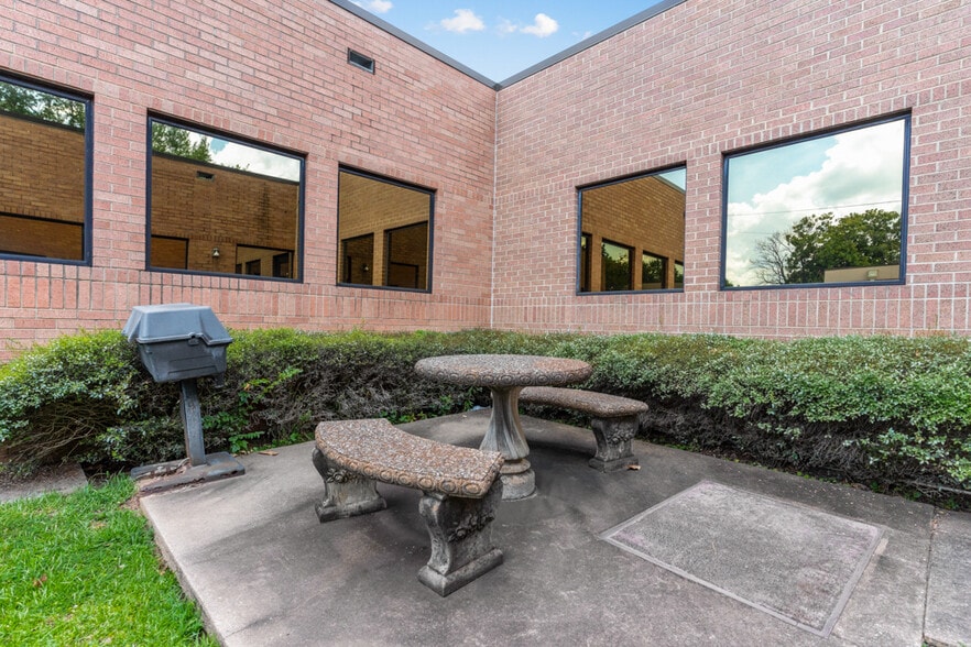 More Photos Of 915 Judson Rd, Longview Office Residential For Sale