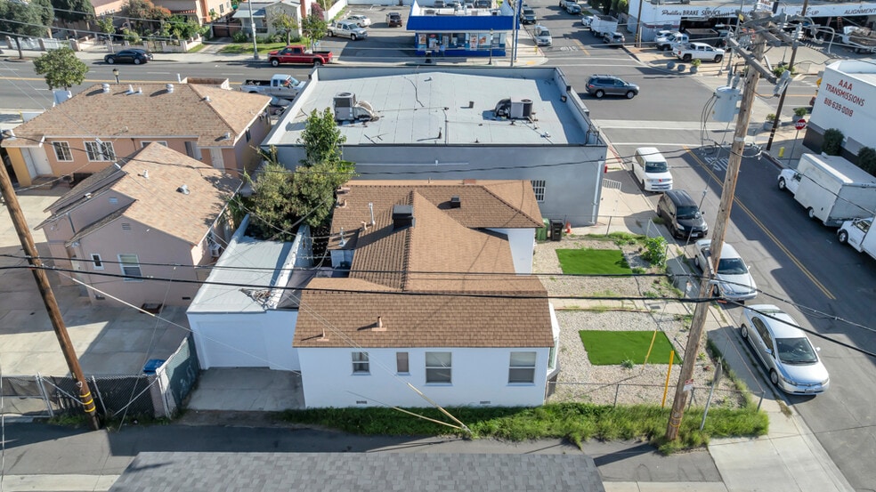 More Photos Of 901 N Maclay Ave, San Fernando Freestanding For Lease