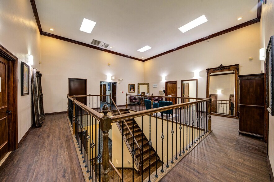 More Photos Of 1312 E 14th St, Plano Office For Lease