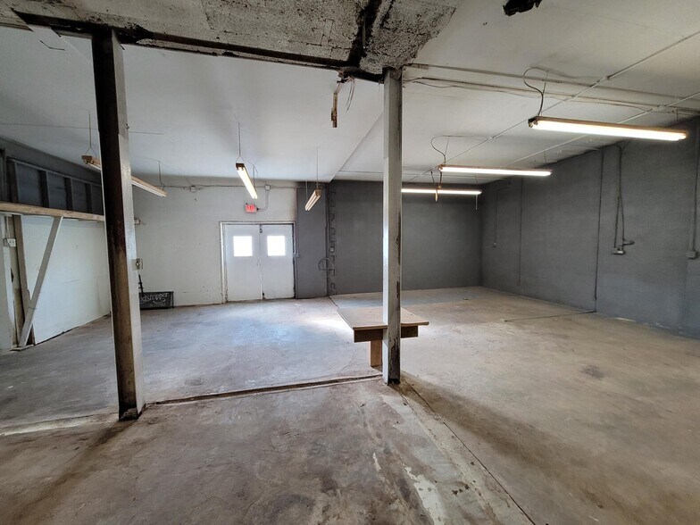 More Photos Of 130 S Main St, Liberty Flex For Sale