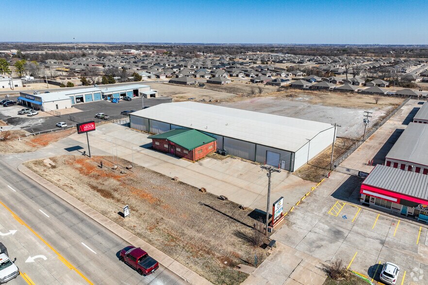 More Photos Of 602 S Main St, Newcastle Warehouse For Lease