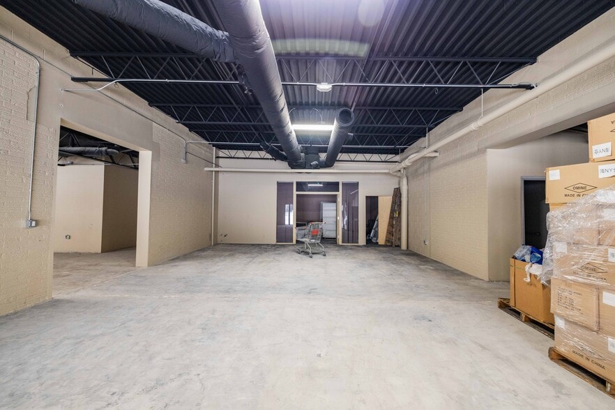 More Photos Of 29330-29350 Stephenson Hwy, Madison Heights Warehouse For Lease