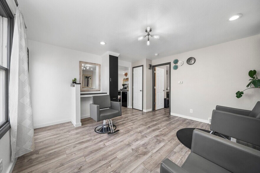 More Photos Of 9 Main St, Windsor Freestanding For Sale
