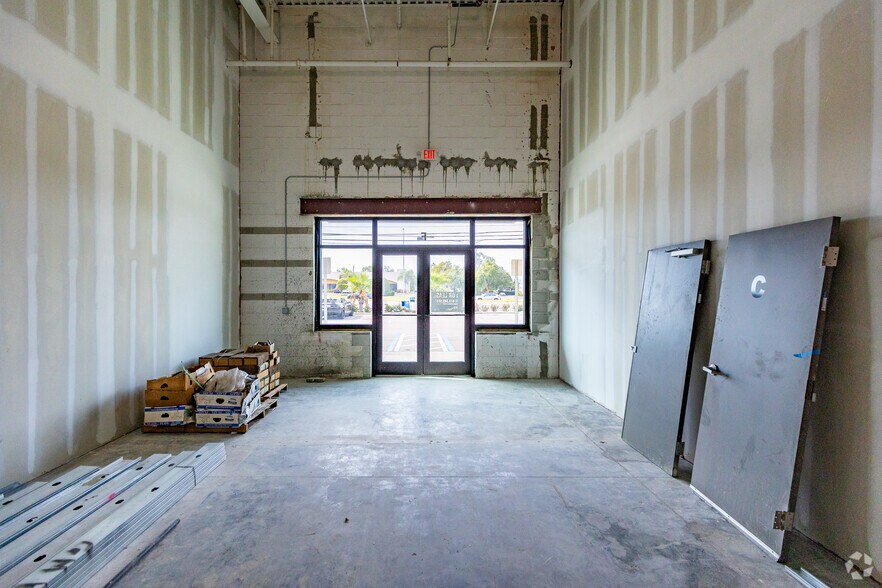 More Photos Of 40545 US Highway 19 N, Tarpon Springs Storefront For Lease
