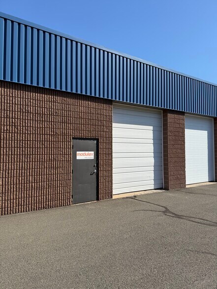 More Photos Of 65 Louis St, Newington Flex For Lease