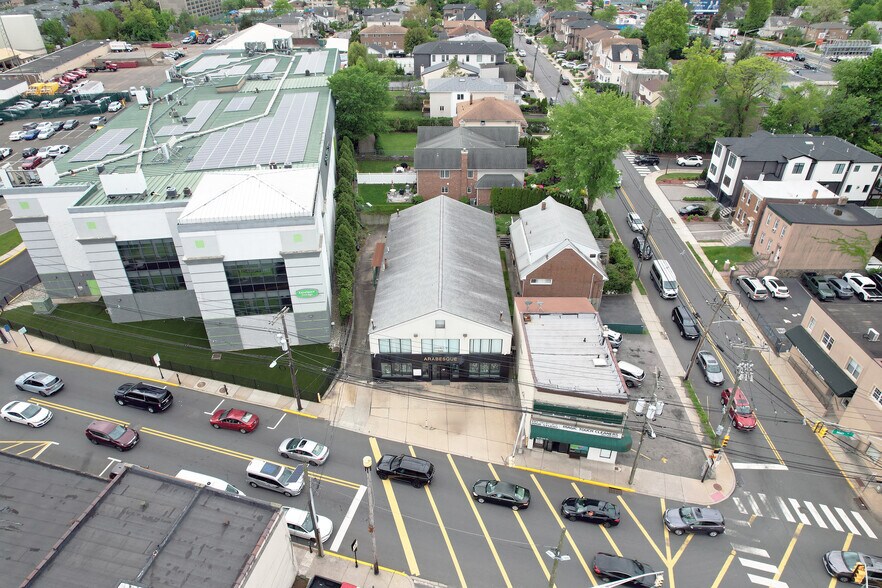 More Photos Of 560 Main St, Fort Lee Freestanding For Sale