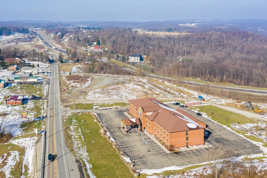More Photos Of 3695 PA-31 East, Donegal Hotel For Sale