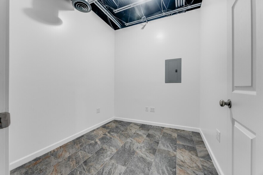 More Photos Of 417 Holland Ave, Morgantown Storefront Retail Office For Lease