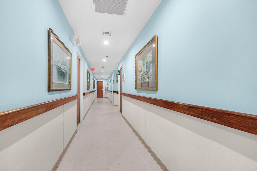 More Photos Of 3215 E James Lee Blvd, Crestview Healthcare For Sale