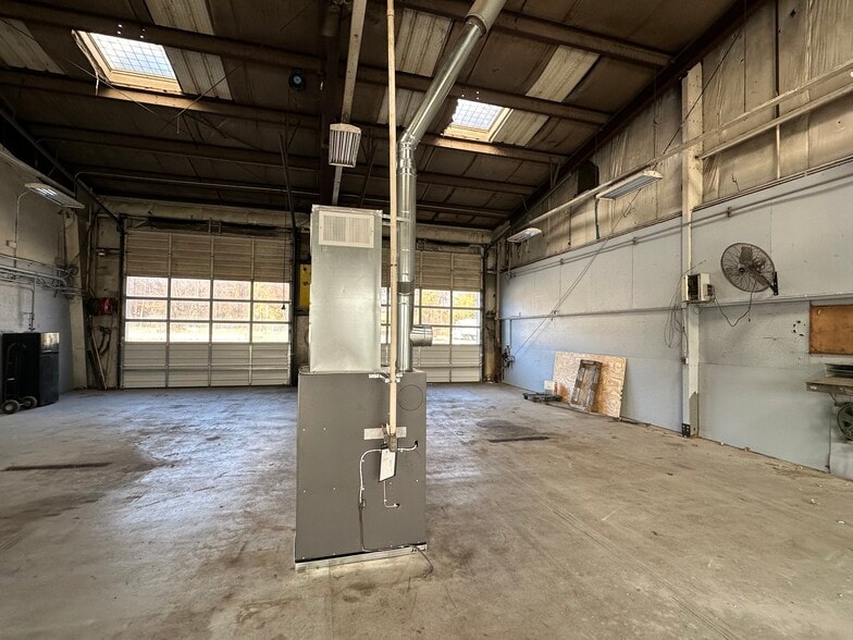 More Photos Of 8271 Brock Bridge Rd, Laurel Warehouse For Sale