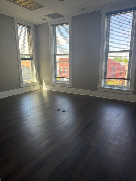 More Photos Of 521 S Main St, Findlay Storefront Retail Office For Lease