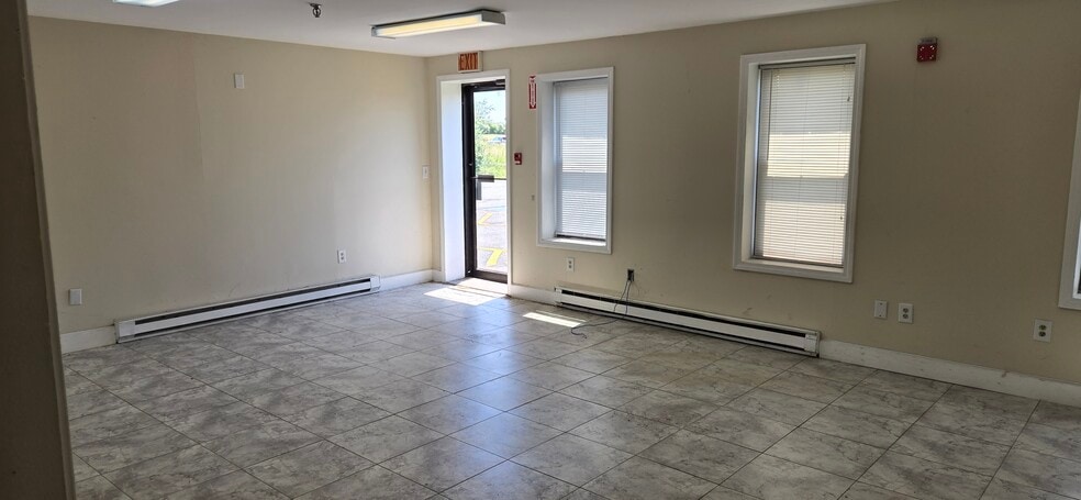More Photos Of 50 Parker St, Newburyport Manufacturing For Lease