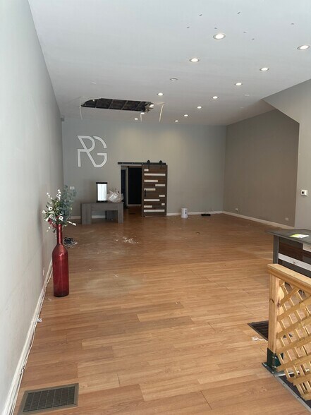More Photos Of 3039 N Lincoln Ave, Chicago Apartments For Lease