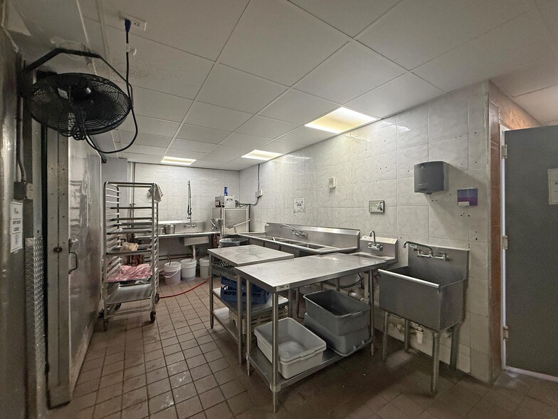 More Photos Of 12900-12950 W Dixie Hwy, North Miami Storefront For Lease