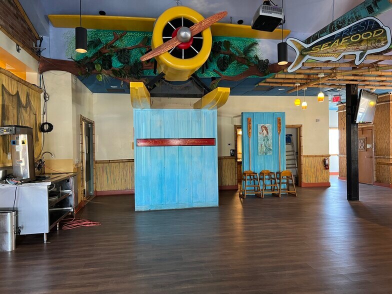 More Photos Of 300 N Lake Park Blvd, Carolina Beach Restaurant For Lease