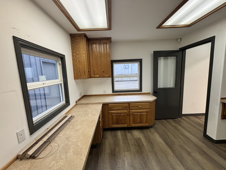 More Photos Of 446 McClaine St, Silverton Warehouse For Lease