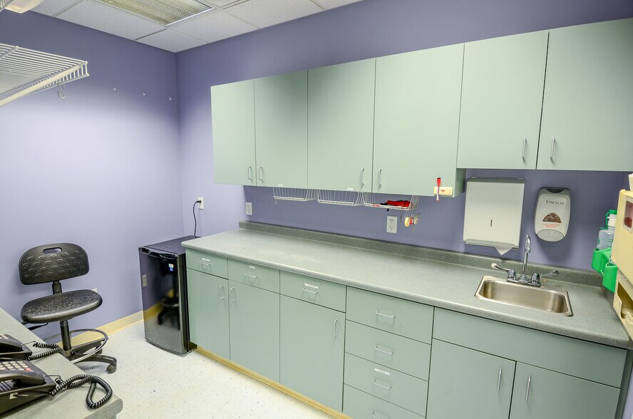 More Photos Of 1 & 13 Courtney Dr, Charleston Medical For Sale