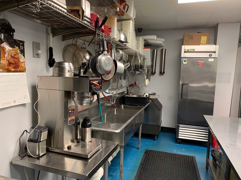 More Photos Of 592-594 N 2nd St, Memphis Freestanding For Sale