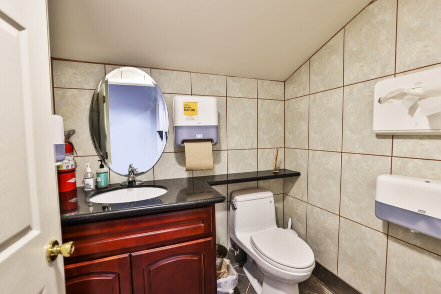 More Photos Of 707 Douglas Ave, Oakland Manufacturing For Lease