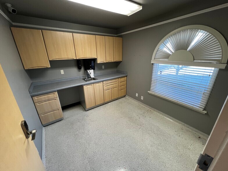 More Photos Of 1158 Court St, Redding Medical For Sale