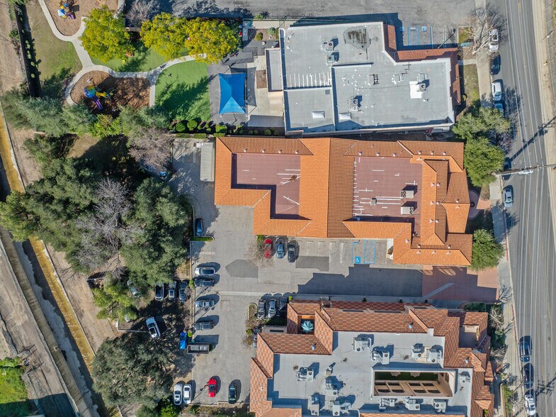 More Photos Of 28350 Roadside Dr, Agoura Hills Storefront For Sale