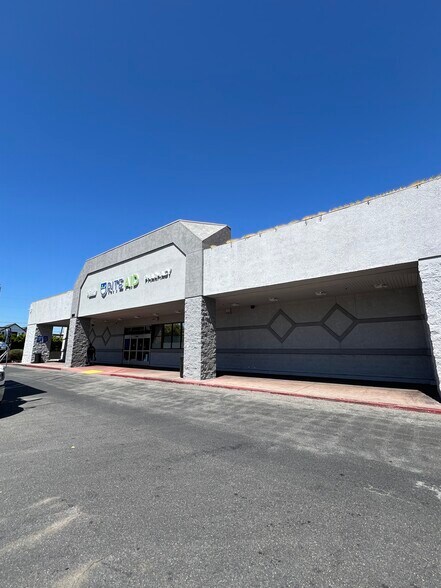 More Photos Of 888-910 Lincoln Blvd, Venice Storefront For Lease