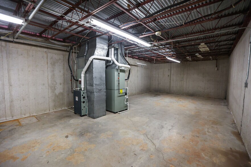 More Photos Of 1615 S Ingram Mill Rd, Springfield Office For Lease