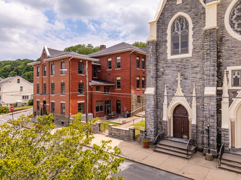 More Photos Of 124 E Abbott St, Lansford Specialty For Sale
