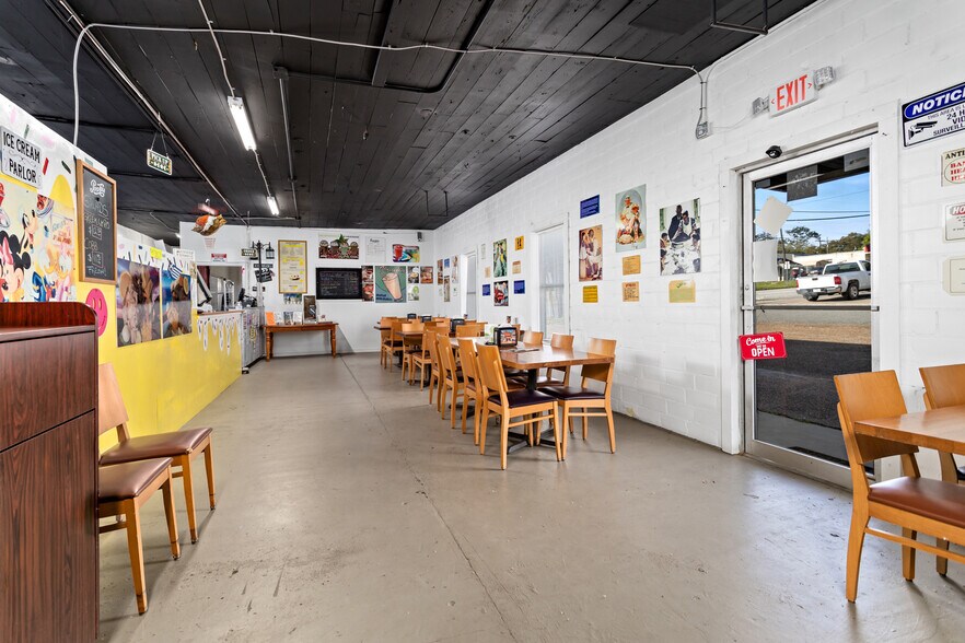 More Photos Of 201 E Bluff St, Woodville Restaurant For Sale