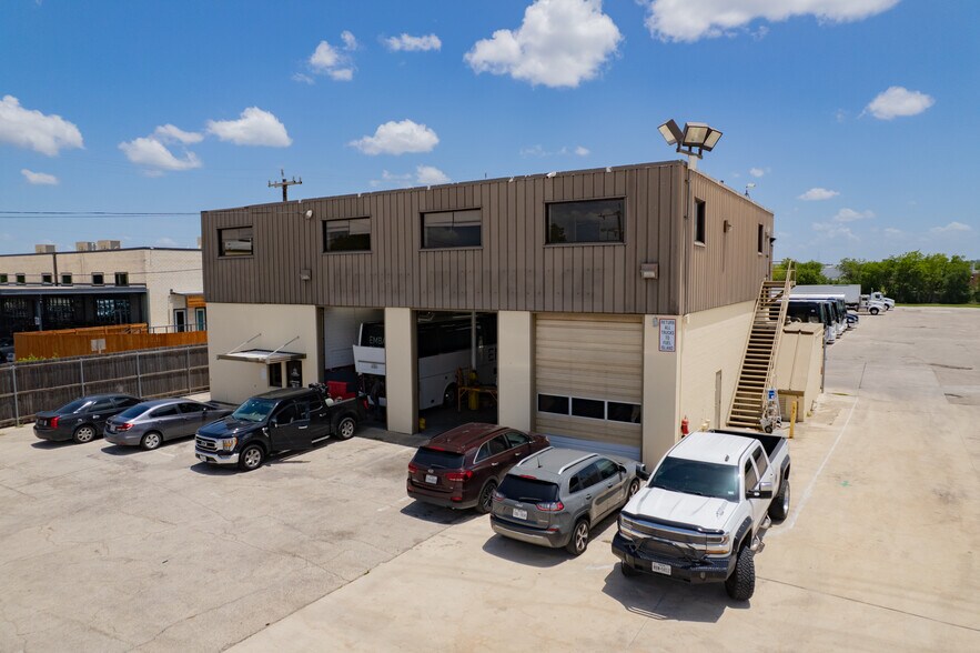 More Photos Of 3000 E Houston St, San Antonio Unknown For Lease