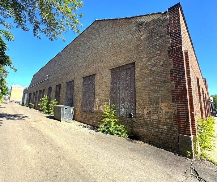 More Photos Of 620 E Howard St, Hibbing Parking Garage For Sale