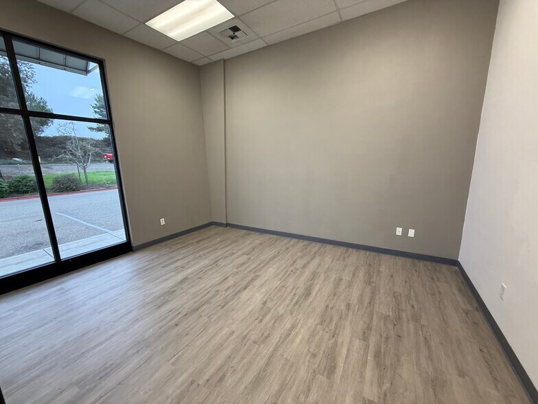 More Photos Of 470 W Larch Rd, Tracy Service For Sale