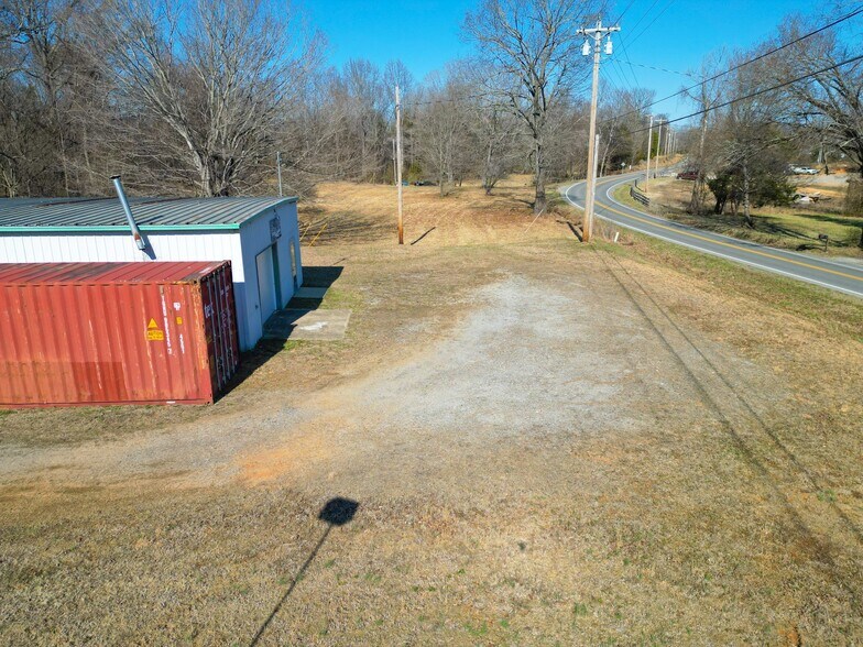 More Photos Of 2815 TN-49 Hwy, Charlotte Auto Repair For Sale