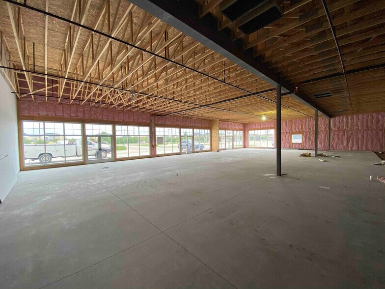 More Photos Of 408 W Town Center Blvd, Champaign Unknown For Lease