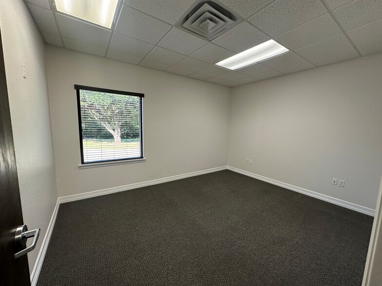 More Photos Of 320 Purcey St, Fort Worth Office For Sale