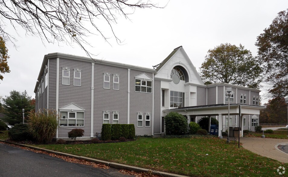 More Photos Of 215 Toll Gate Rd, Warwick Medical For Lease