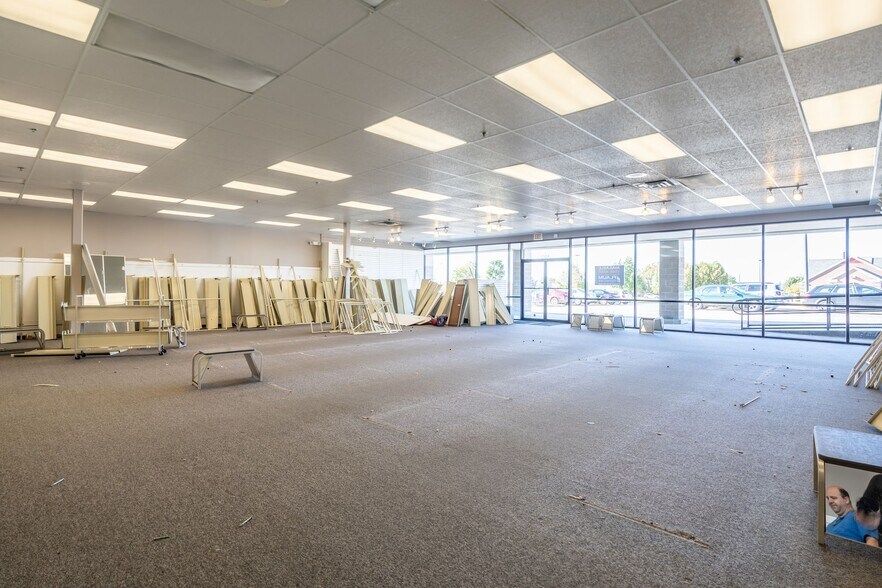 More Photos Of 4276 Lakeville Rd, Geneseo Unknown For Lease