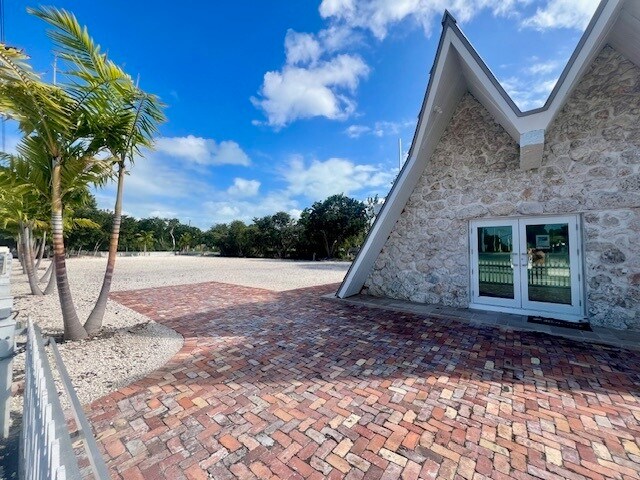 More Photos Of 106309 Overseas Hwy, Key Largo Auto Dealership For Lease