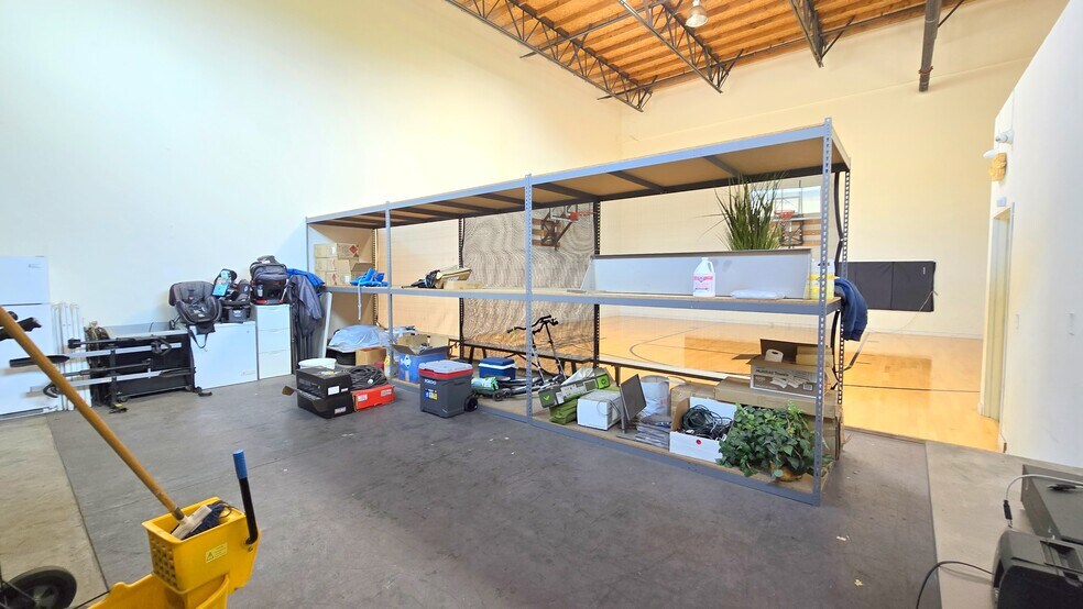 More Photos Of 1773 W San Bernardino Rd, West Covina Warehouse For Lease