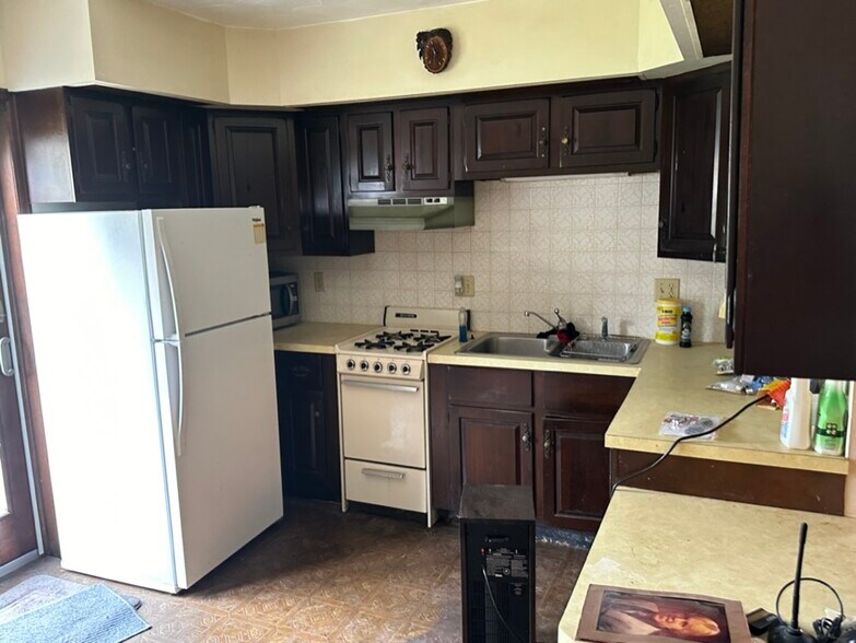 More Photos Of 907 N Hemlock St, Le Roy Warehouse For Sale