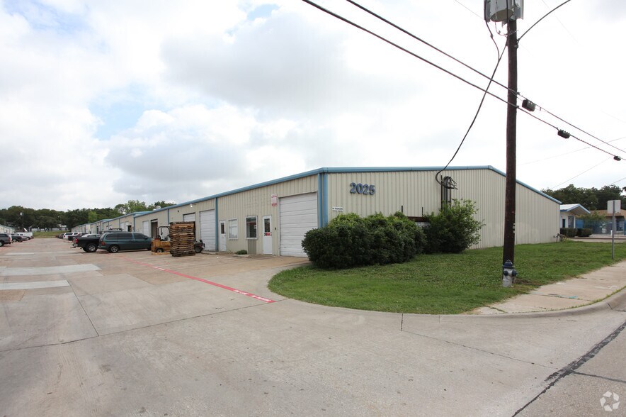 More Photos Of 2025 E Shady Grove Rd, Irving Flex For Lease
