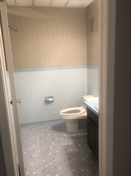 More Photos Of 31040-31046 Utica Rd, Fraser Office Residential For Lease