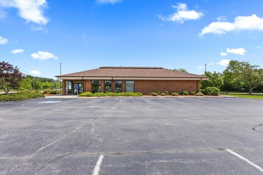 More Photos Of 4919 Lee Hwy, Bristol Bank For Sale